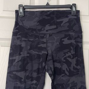 LULULEMON army printed crop leggings size 8